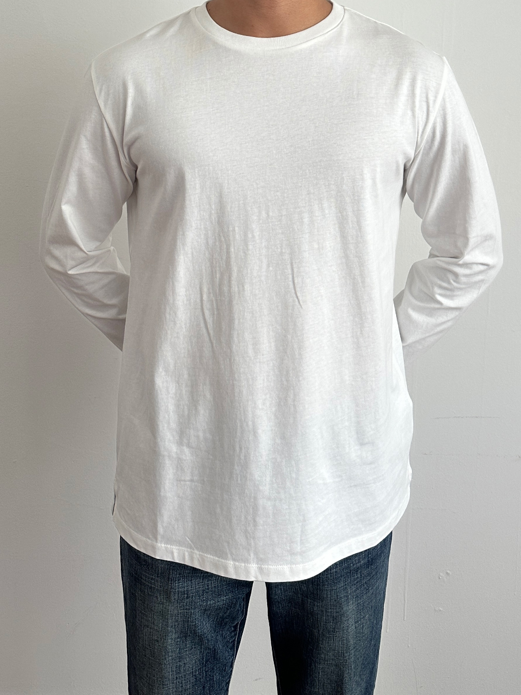 긴팔 티셔츠 모델 착용 이미지-S1L15